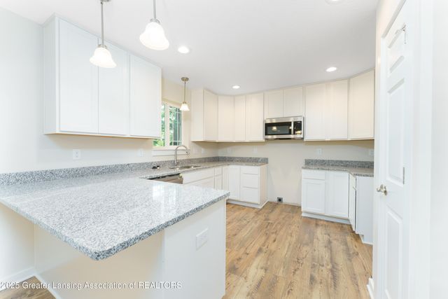 15317 Sherwood Lane, Lansing, MI 48906