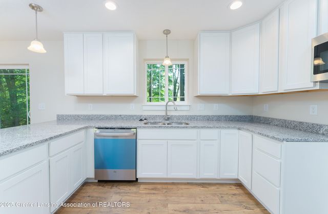 15317 Sherwood Lane, Lansing, MI 48906