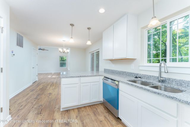 15317 Sherwood Lane, Lansing, MI 48906