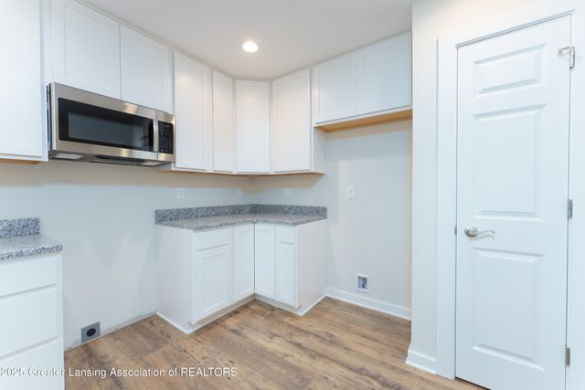 15317 Sherwood Lane, Lansing, MI 48906