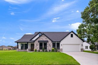 237 Crestview Drive, West Columbia, TX 77486