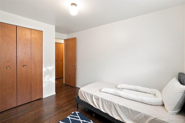 33011 Crestwell Drive, Sterling Heights, MI 48310
