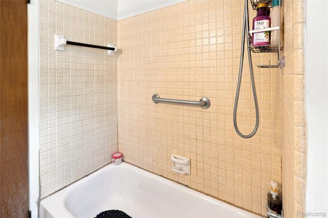 33011 Crestwell Drive, Sterling Heights, MI 48310
