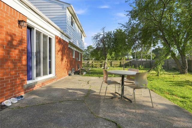 33011 Crestwell Drive, Sterling Heights, MI 48310