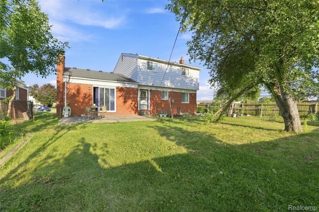 33011 Crestwell Drive, Sterling Heights, MI 48310