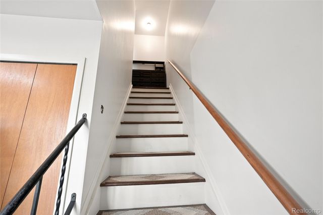33011 Crestwell Drive, Sterling Heights, MI 48310