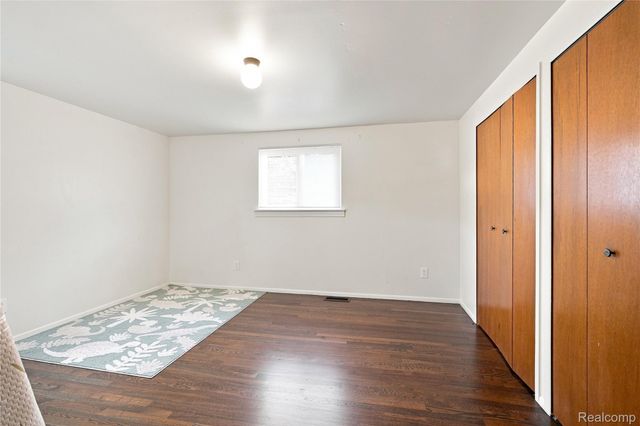 33011 Crestwell Drive, Sterling Heights, MI 48310