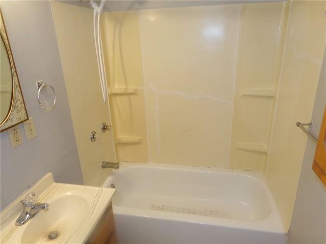 100 W Adams Street, Pittsburg, KS 66762