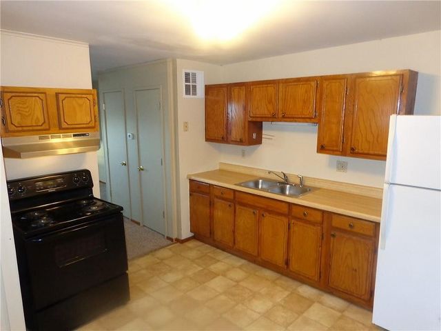 100 W Adams Street, Pittsburg, KS 66762