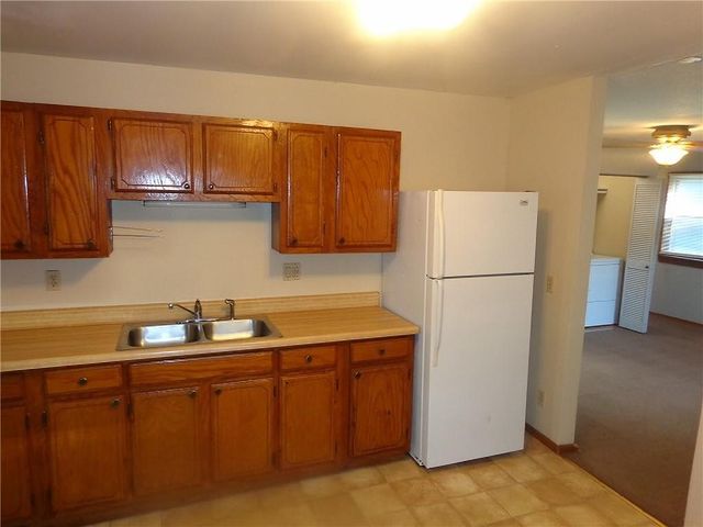 100 W Adams Street, Pittsburg, KS 66762