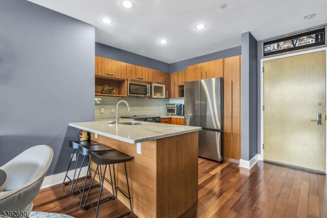 8125 River Rd 5C, North Bergen Twp., NJ 07047
