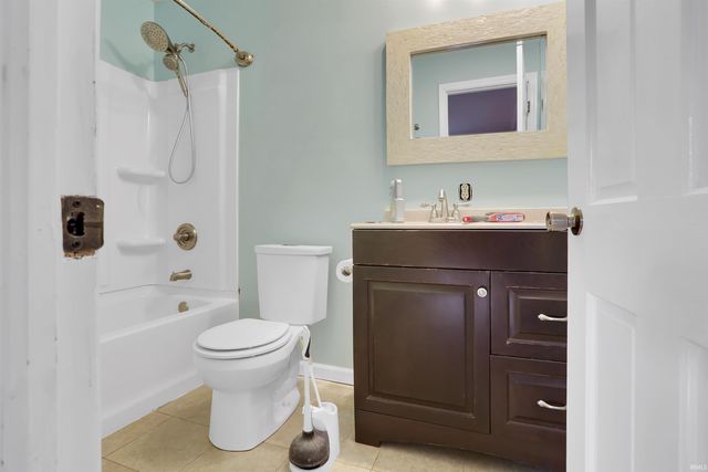 7833 Marywood Drive, Newburgh, IN 47630