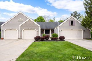 2466 Bridgeport Lane Se 35, City Of Kentwood, MI 49508