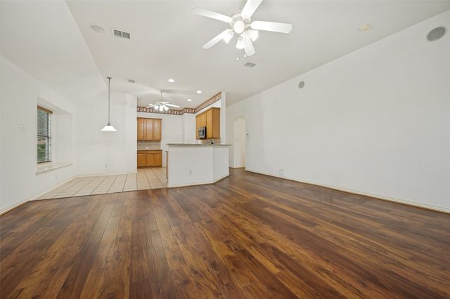 7806 Quiet Waters Drive, Arlington, TX 76016