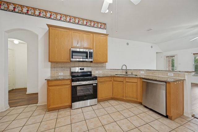 7806 Quiet Waters Drive, Arlington, TX 76016