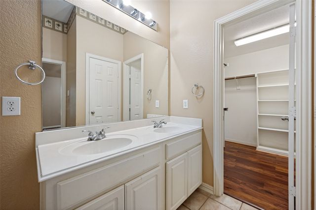 7806 Quiet Waters Drive, Arlington, TX 76016