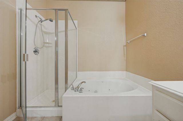 7806 Quiet Waters Drive, Arlington, TX 76016