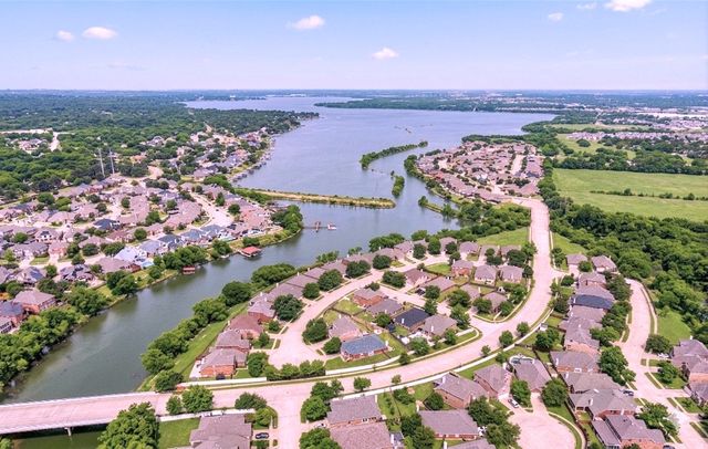 7806 Quiet Waters Drive, Arlington, TX 76016