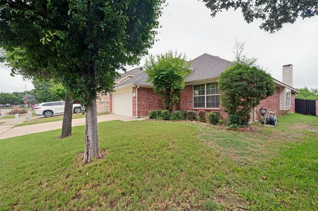 7806 Quiet Waters Drive, Arlington, TX 76016