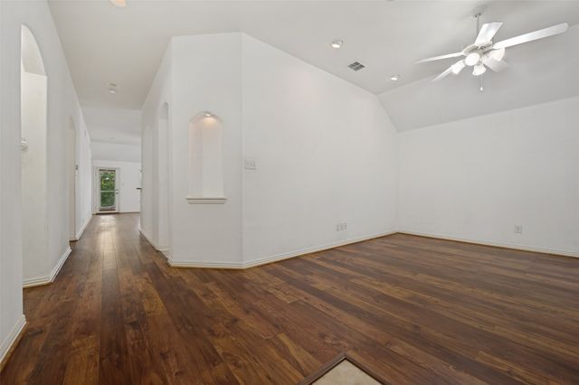 7806 Quiet Waters Drive, Arlington, TX 76016