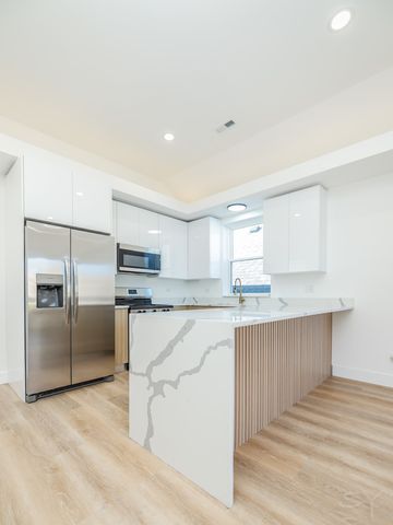 2949 W 25th Place 3, Chicago, IL 60608