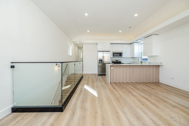 2949 W 25th Place 3, Chicago, IL 60608