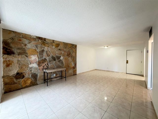 8411 NW 8th St 206, Miami, FL 33126