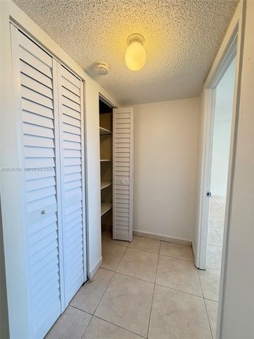 8411 NW 8th St 206, Miami, FL 33126