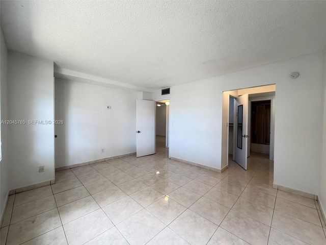 8411 NW 8th St 206, Miami, FL 33126