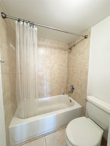 8411 NW 8th St 206, Miami, FL 33126