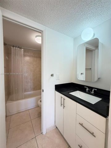 8411 NW 8th St 206, Miami, FL 33126