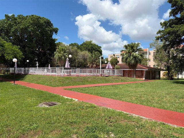 8411 NW 8th St 206, Miami, FL 33126
