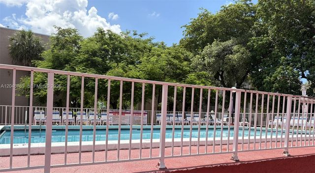 8411 NW 8th St 206, Miami, FL 33126