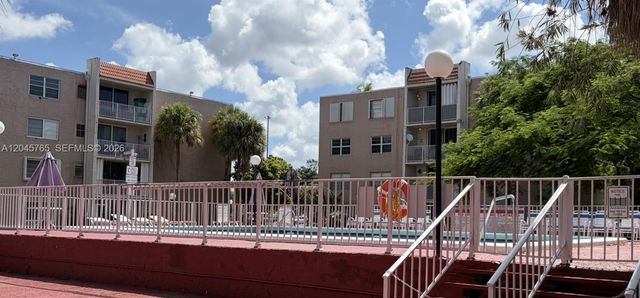 8411 NW 8th St 206, Miami, FL 33126