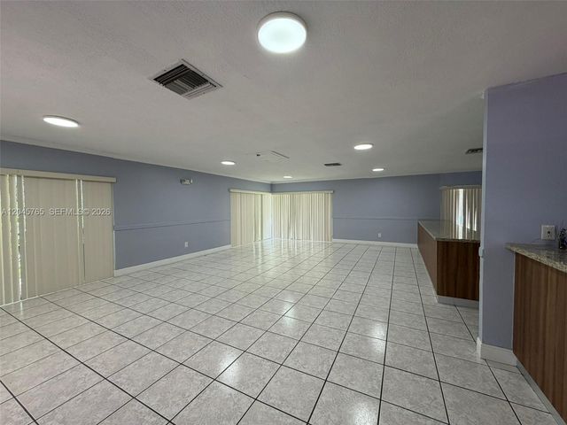 8411 NW 8th St 206, Miami, FL 33126