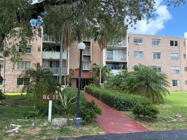 8411 NW 8th St 206, Miami, FL 33126