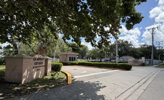 8411 NW 8th St 206, Miami, FL 33126