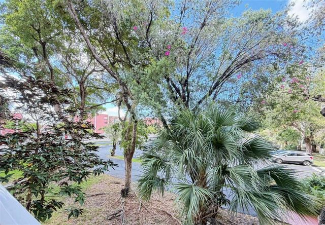 8411 NW 8th St 206, Miami, FL 33126