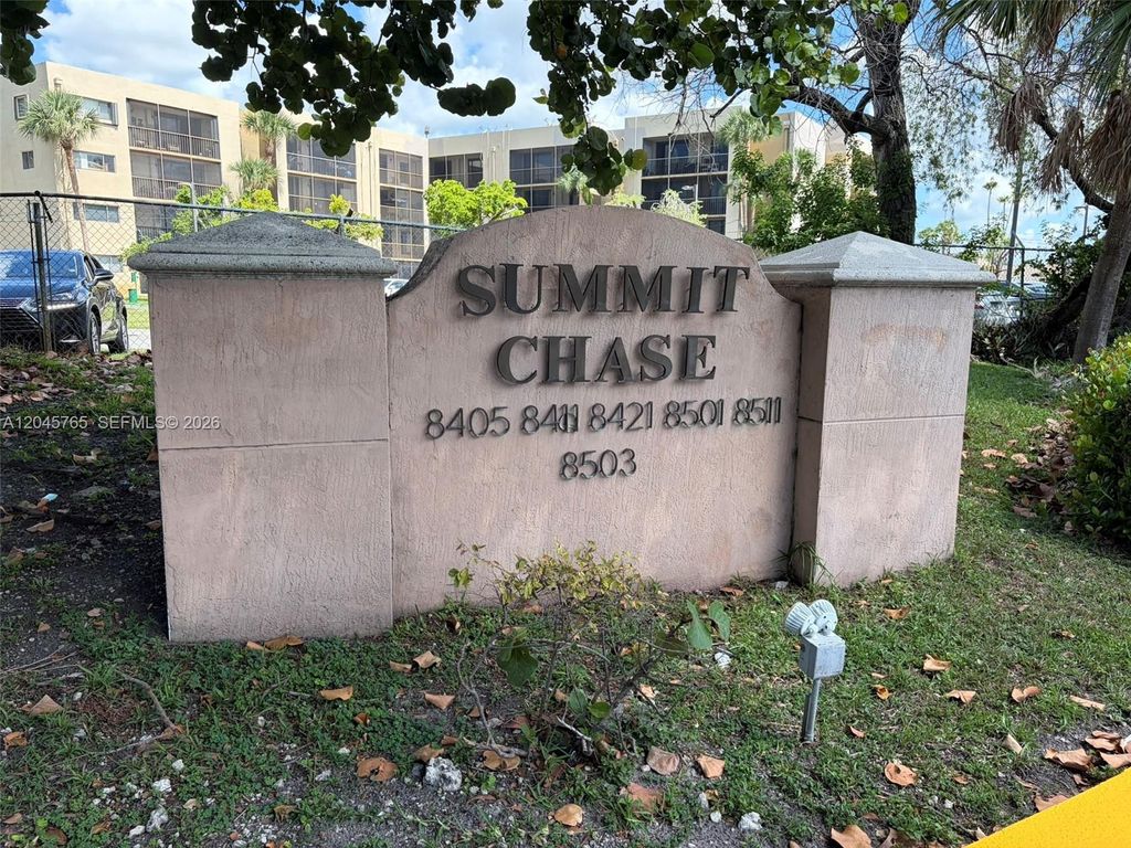 8411 NW 8th St 206, Miami, FL 33126