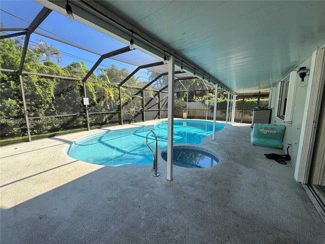 2731 N 72nd Way, Hollywood, FL 33024