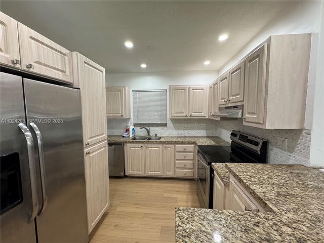 2731 N 72nd Way, Hollywood, FL 33024