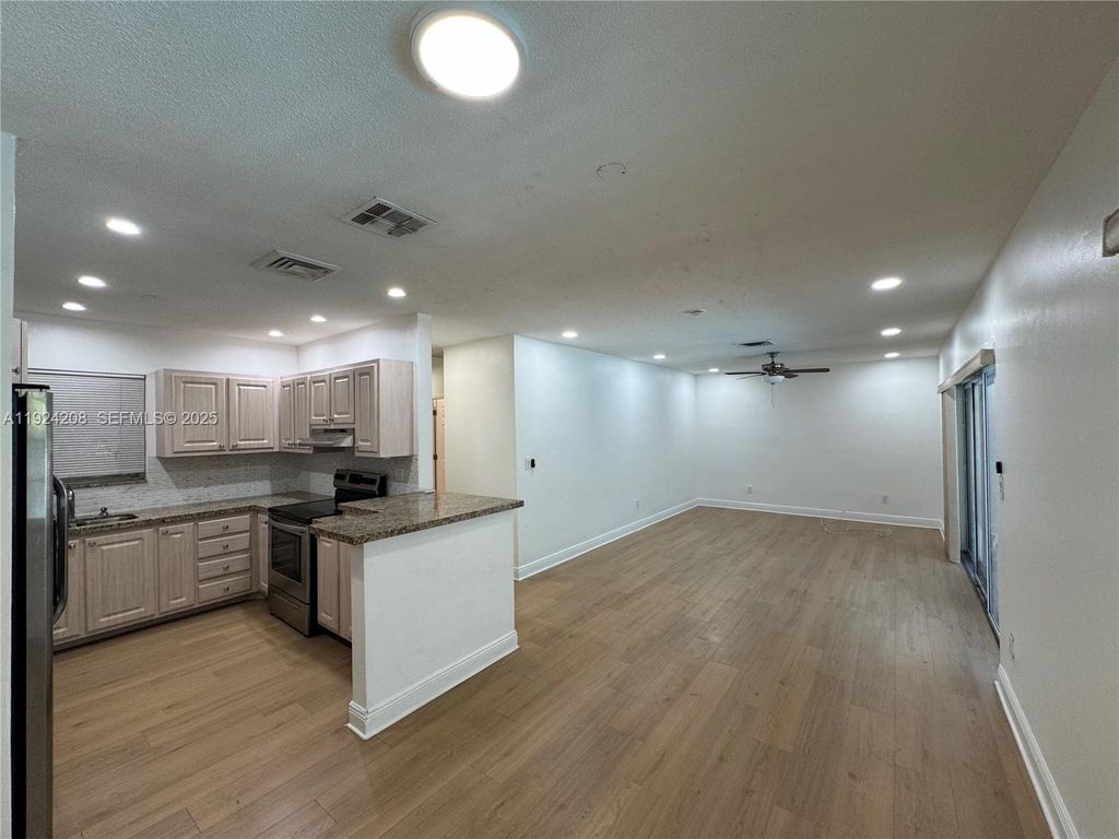 2731 N 72nd Way, Hollywood, FL 33024