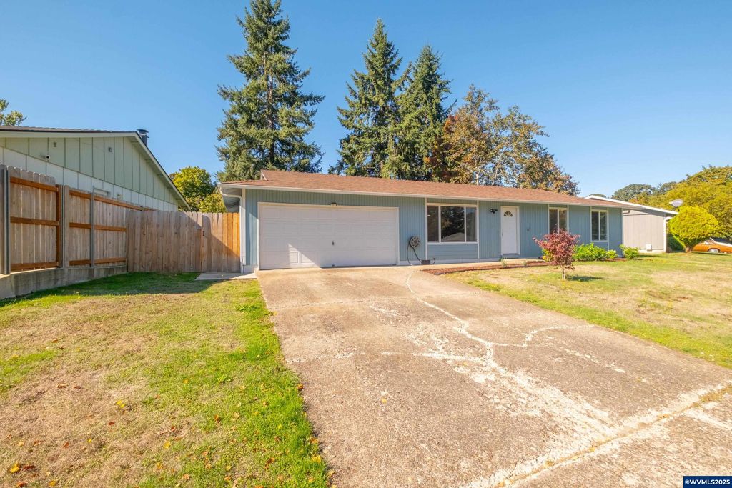 5555 Red Leaf Dr S, Salem, OR 97306