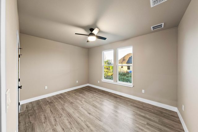 502 Sumack Dr W, Kerrville, TX 78028