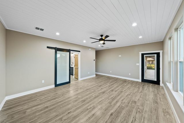 502 Sumack Dr W, Kerrville, TX 78028