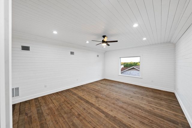 502 Sumack Dr W, Kerrville, TX 78028