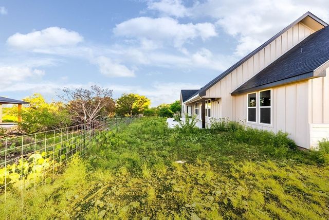 502 Sumack Dr W, Kerrville, TX 78028