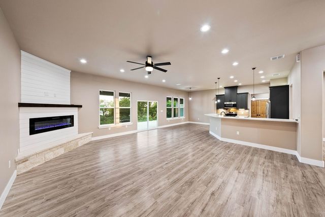 502 Sumack Dr W, Kerrville, TX 78028