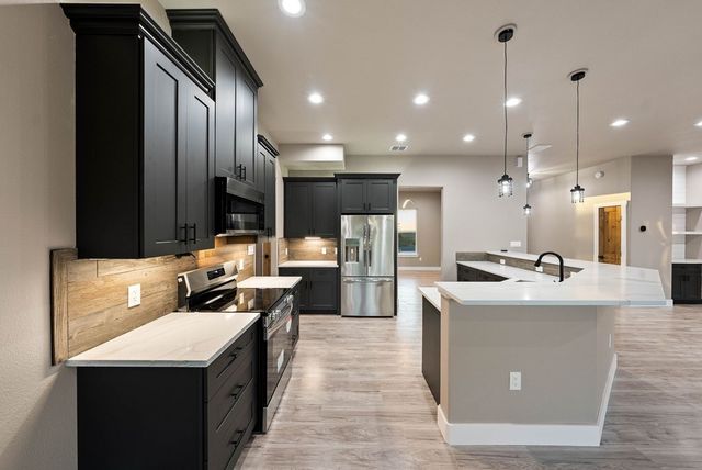 502 Sumack Dr W, Kerrville, TX 78028