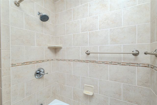 1306 Ridgeway Drive, Newton, IA 50208